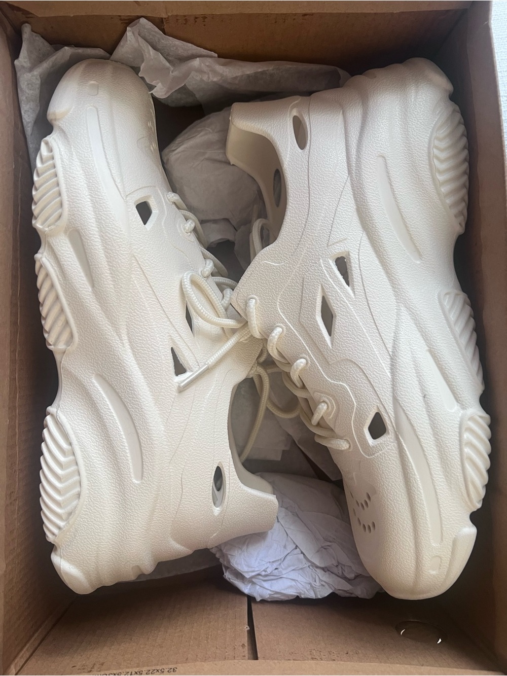 Cape Robbin Ivory Chunky Waterproof Cut Out Lace Up Sneaker 9 NWT